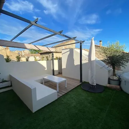 Holiday home Charmante Maison En Pierre-tavel Tavel