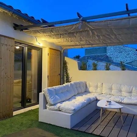 Charmante Maison En Pierre-tavel Tavel