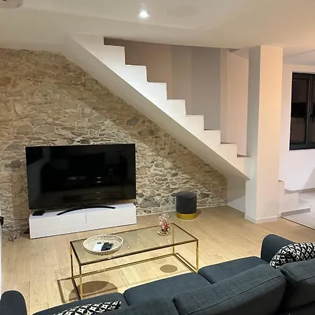 Semesterbostad Charmante Maison En Pierre-tavel