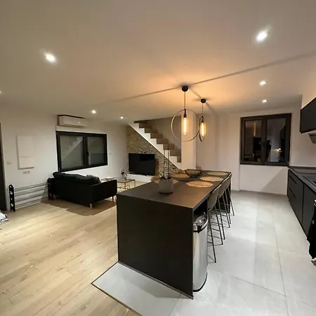 Charmante Maison En Pierre-tavel *